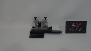 CERRADURA IZQUIERDA ASIENTO SYM MAXSYM 400